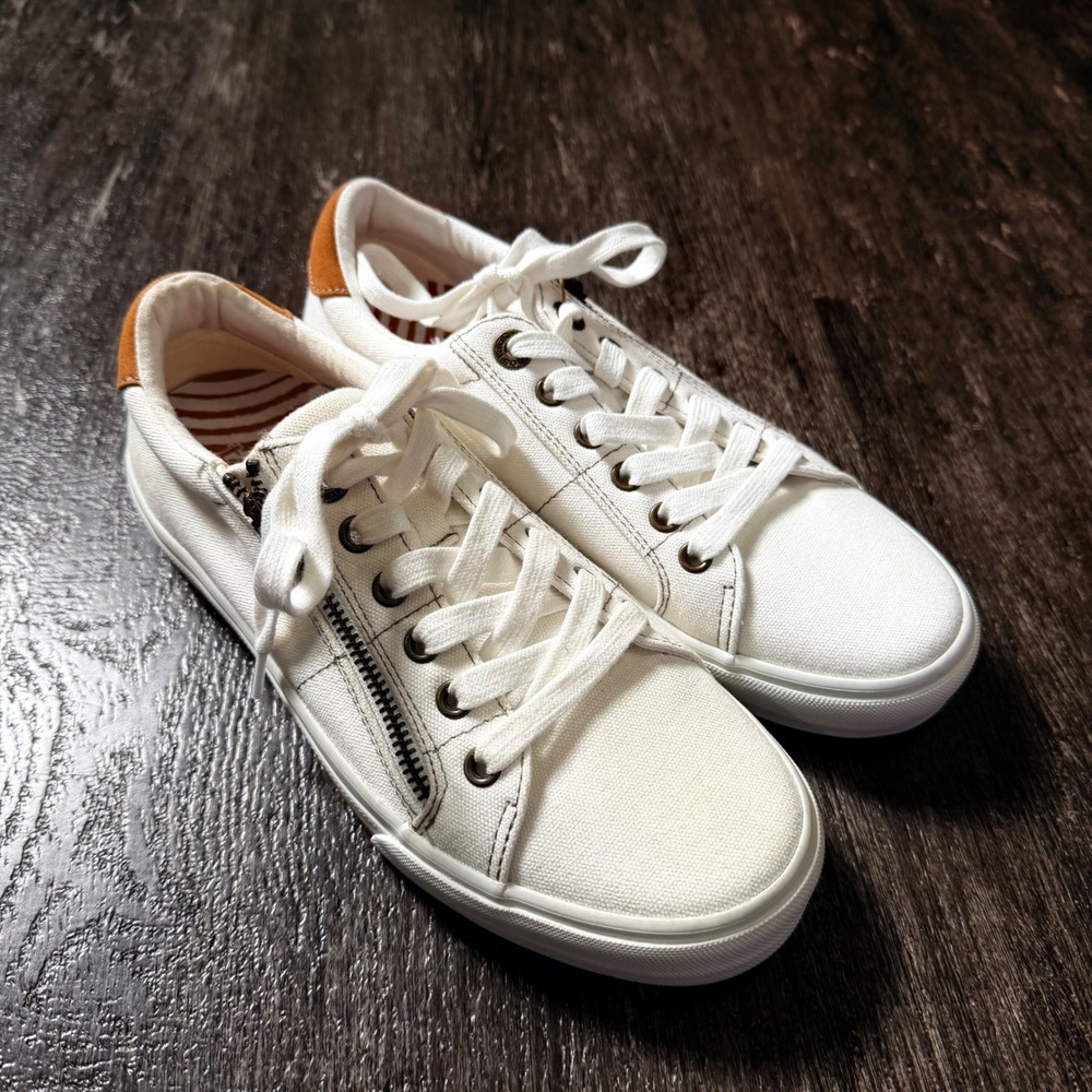 Taos Plim Soul Sneaker Women 7.5 White Canvas Side Zip Low Top Fashion Shoes